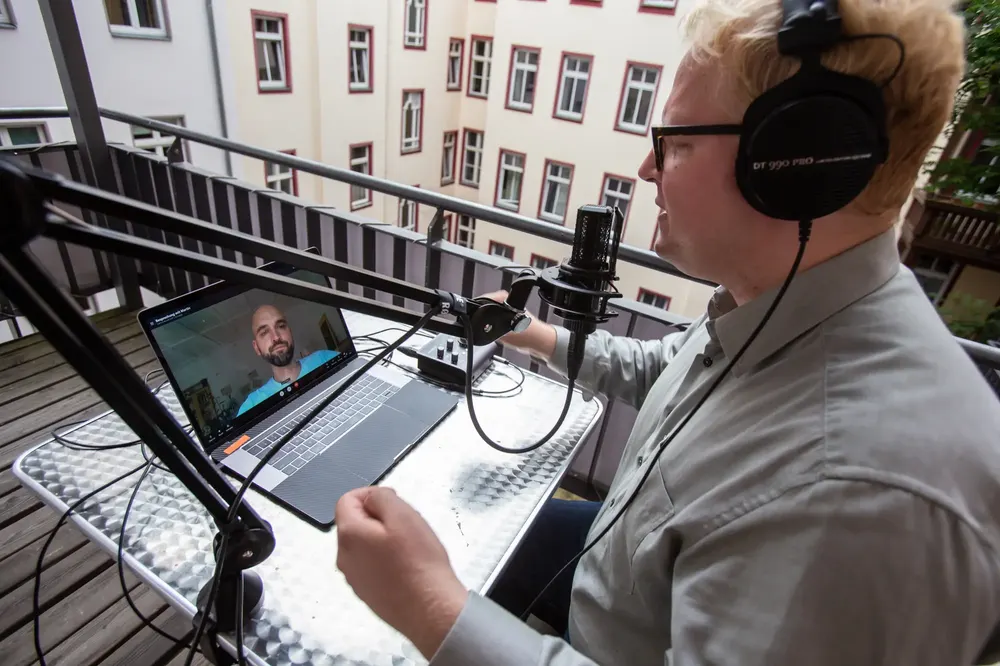 Florian Zejewski bei der Podcastaufnahme
